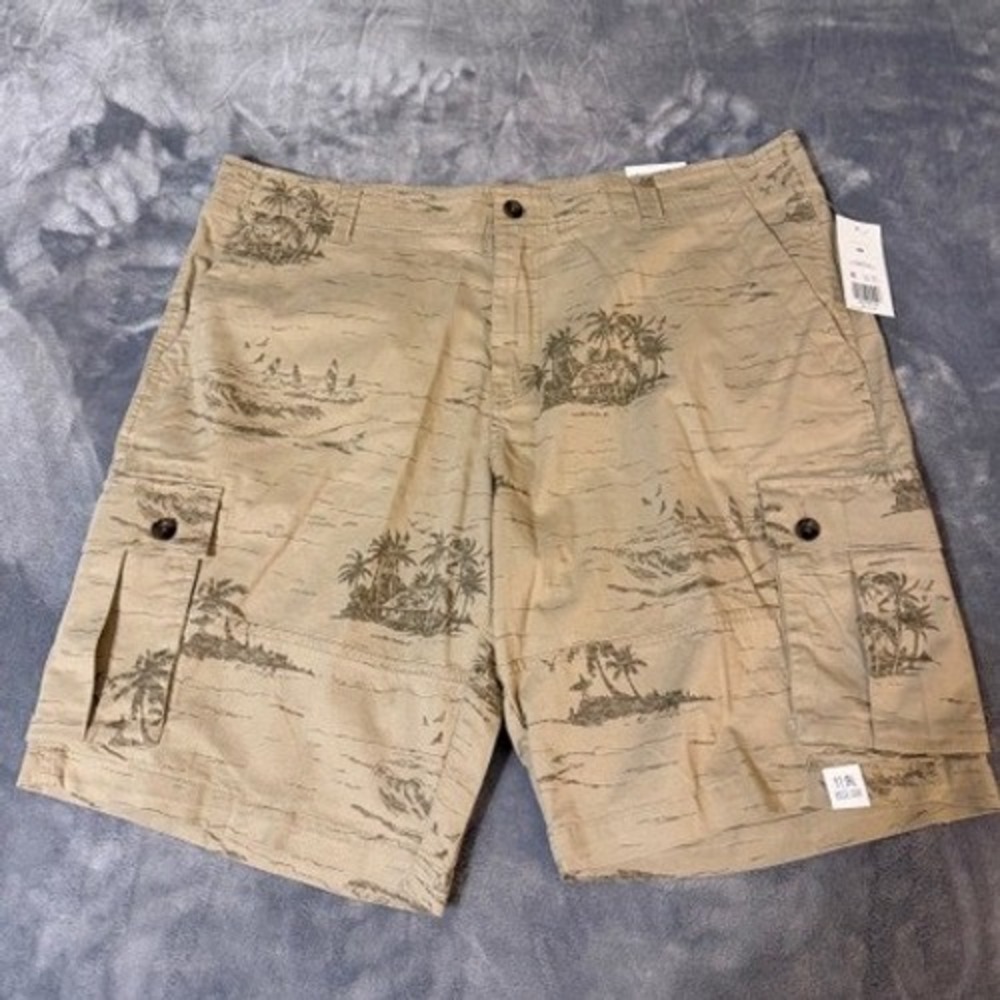 True Craft Mens  Size 40 Khaki Tropical Scenic Cargo Shorts 11 Inseam NWT